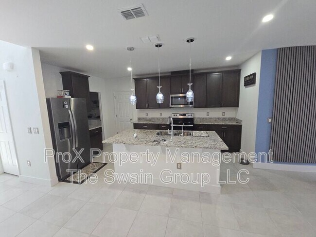 Building Photo - 4450 Rapallo Ave