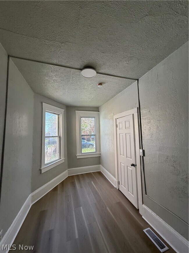 Building Photo - 3514 W 58th St