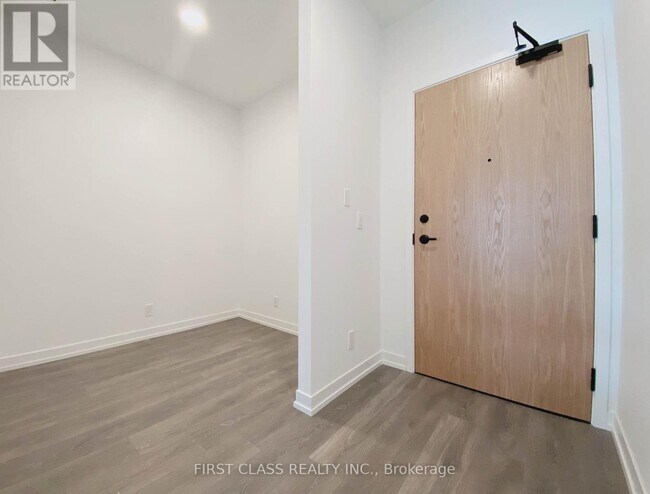 Building Photo - 8-D518 Beverley Glen Blvd