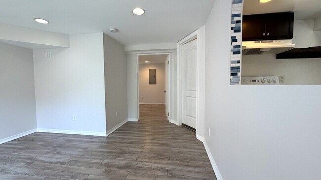 Building Photo - 215 N Wild Olive Ave