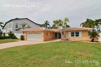 Building Photo - 10128 Yacht Club Dr