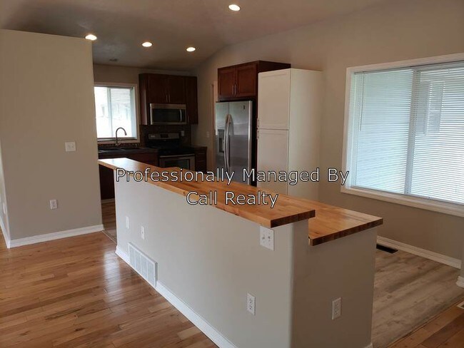 Building Photo - 420 S Legg St