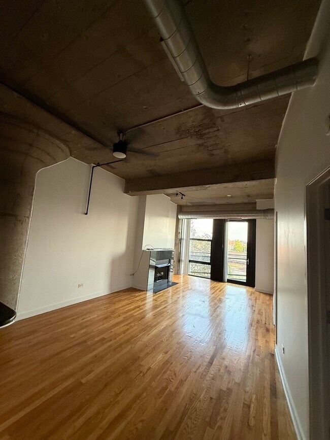 Foto del edificio - 1071 W 15th St
