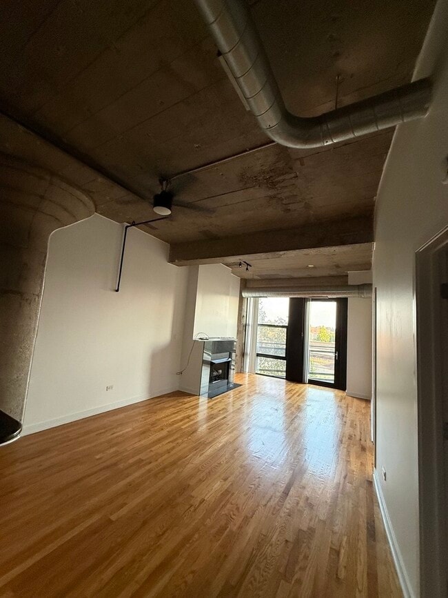 Building Photo - 1071 W 15th St