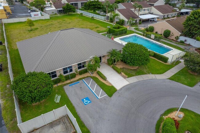 Building Photo - 6333 Manatee Ave W