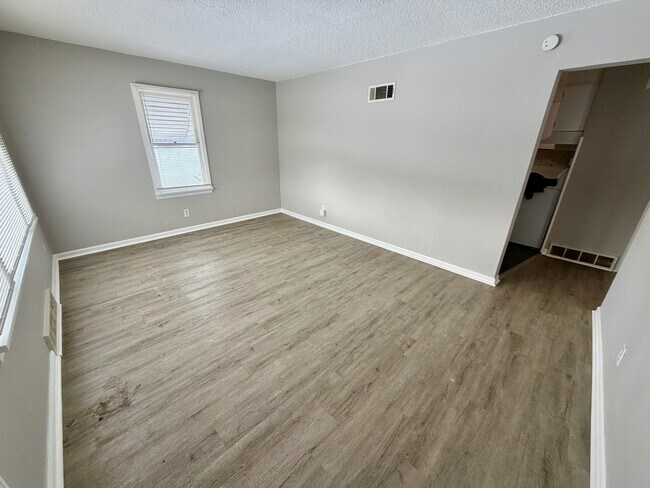 Building Photo - 5635 College Ave