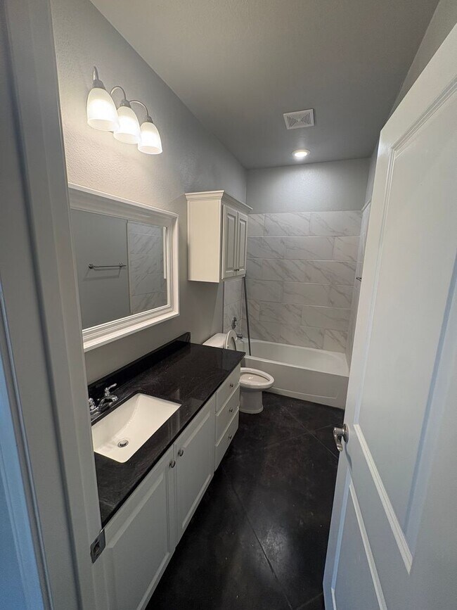 Foto del edificio - Single Family - Beautiful 4/2 house