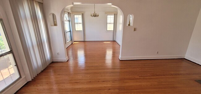 Foto del edificio - 1150 W 65th St