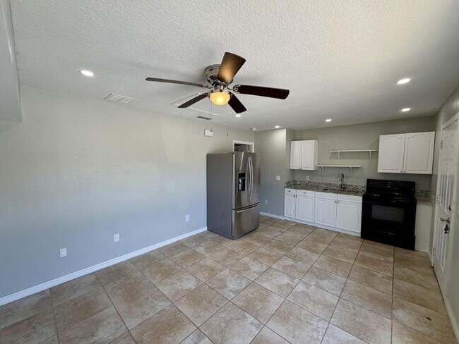 Foto del edificio - Cozy 1-Bedroom in Davenport – Utilities Included | $1,100/mo