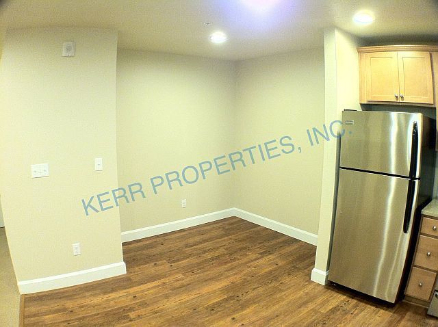 Building Photo - Charming 2-Bed Apartment with Granite Coun...