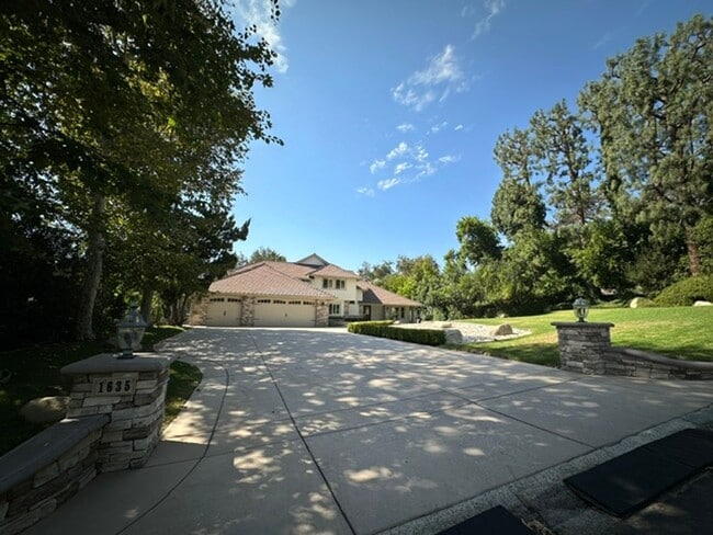 Building Photo - 1635 Larkfield Ave