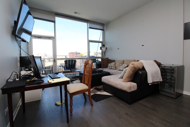 Foto del edificio - 1540 W Fullerton Ave