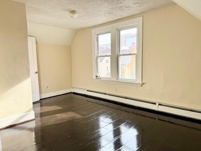 Building Photo - 37 Hotchkiss St