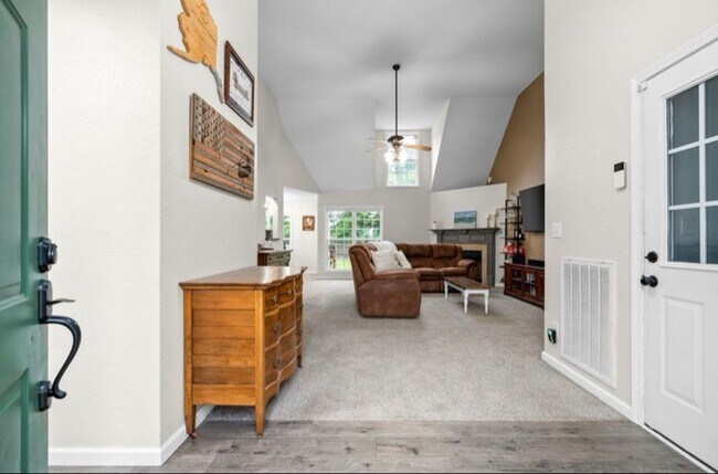 Foto del edificio - 1036 Freedom Dr