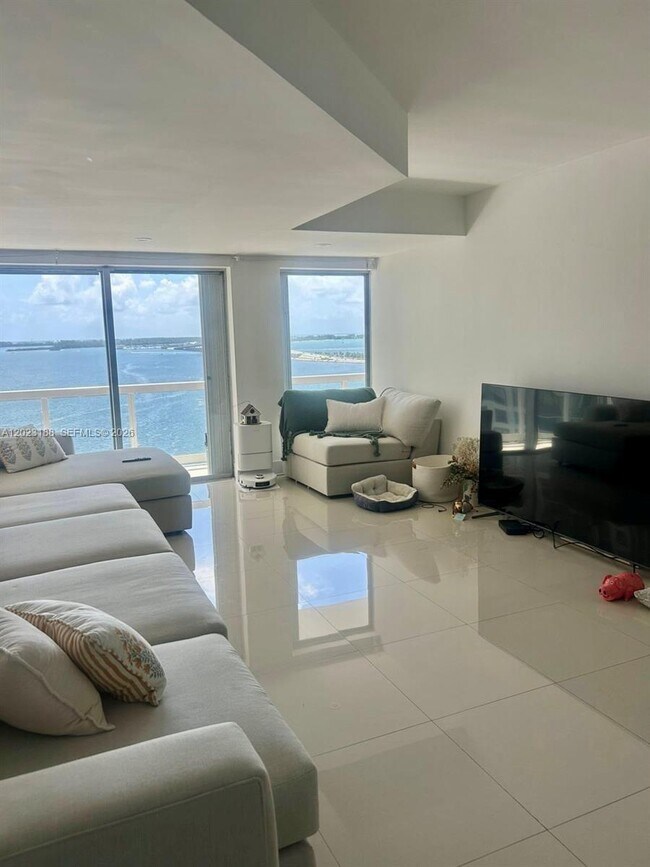 Foto del edificio - 2451 Brickell Ave