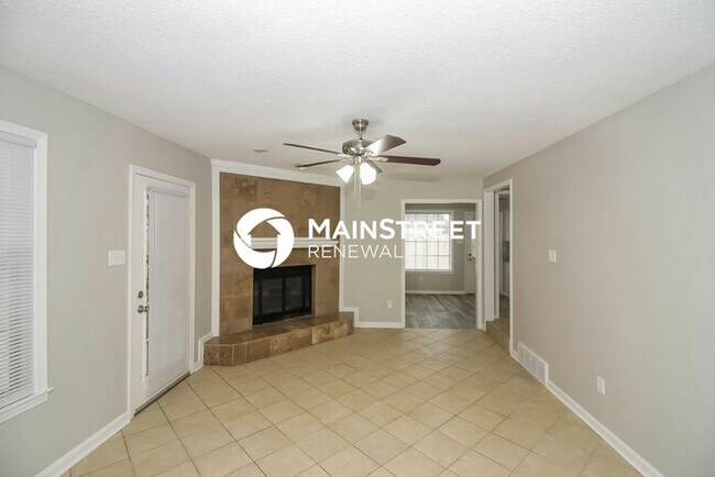 Building Photo - 3 Bedroom Pet-Friendly Home in Memphis, TN with Main Street Renewal