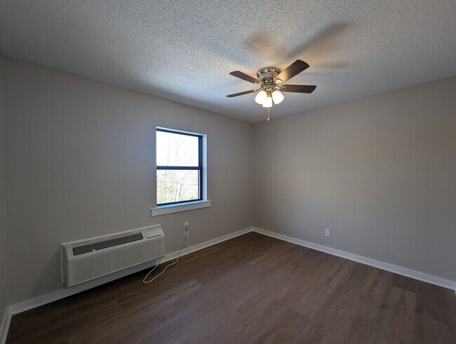 Foto del edificio - Partial Utilities Included - Newly Remodel...