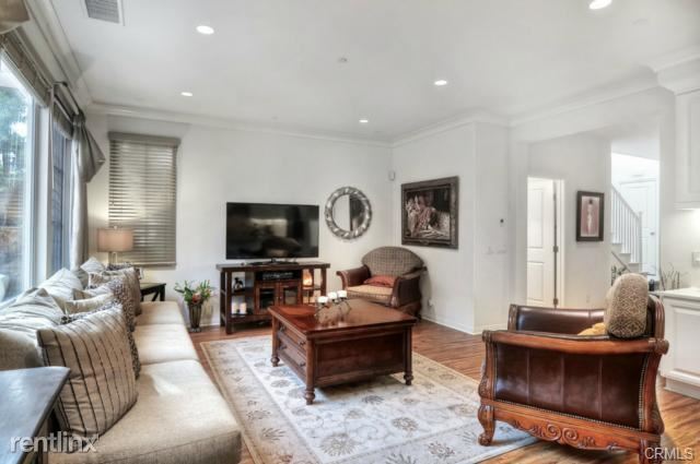 Building Photo - 3 br, 2.5 bath Condo - 41 Bianco