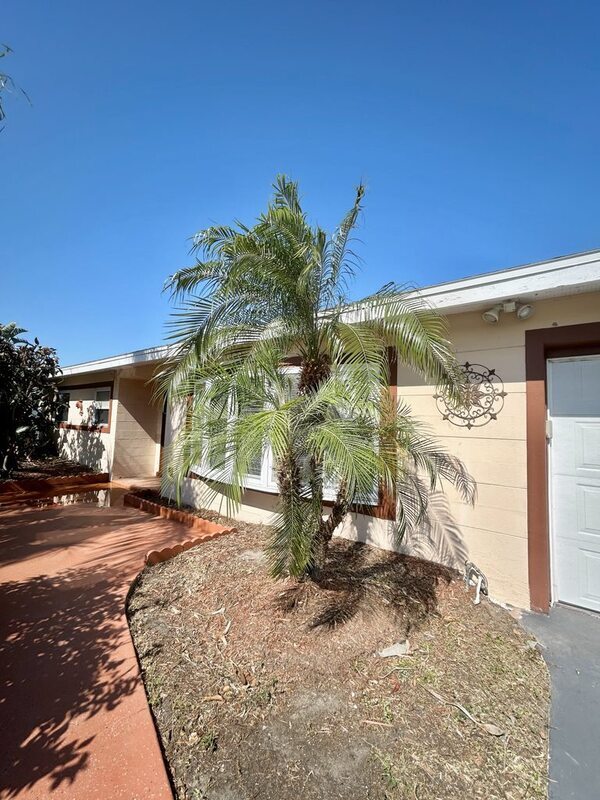 Building Photo - 10108 Paradise Blvd