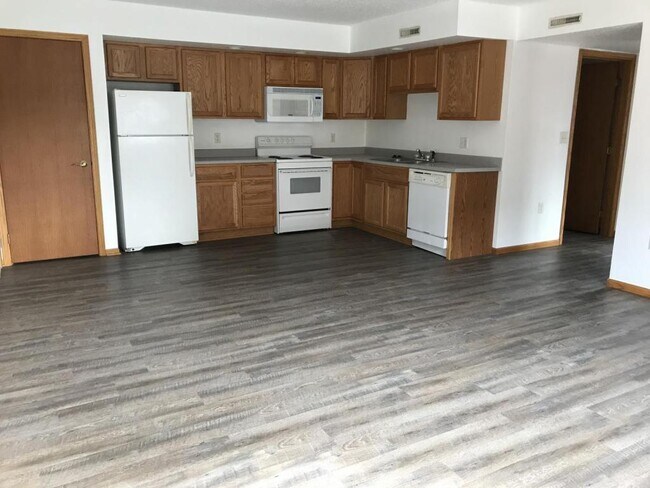 Building Photo - 1710 5th st #4 coralville, iowa 52241