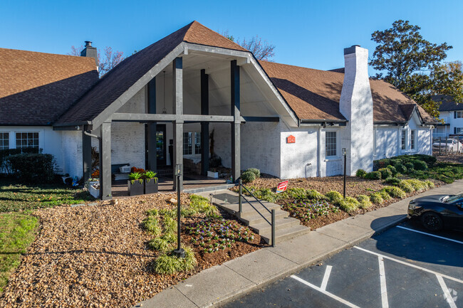 Building Photo - The Grove Brentwood