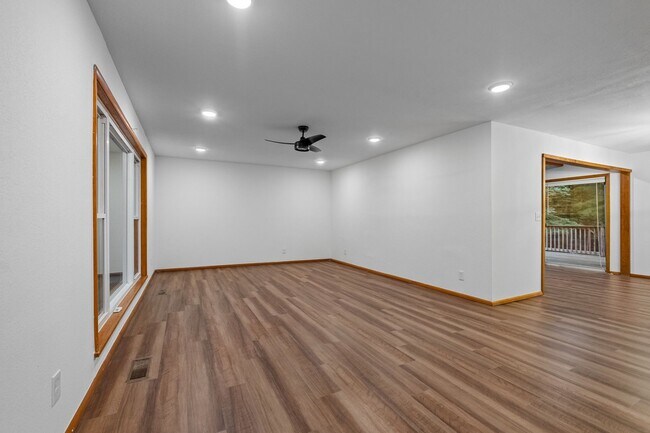 Building Photo - 2057 N Old Wire Rd