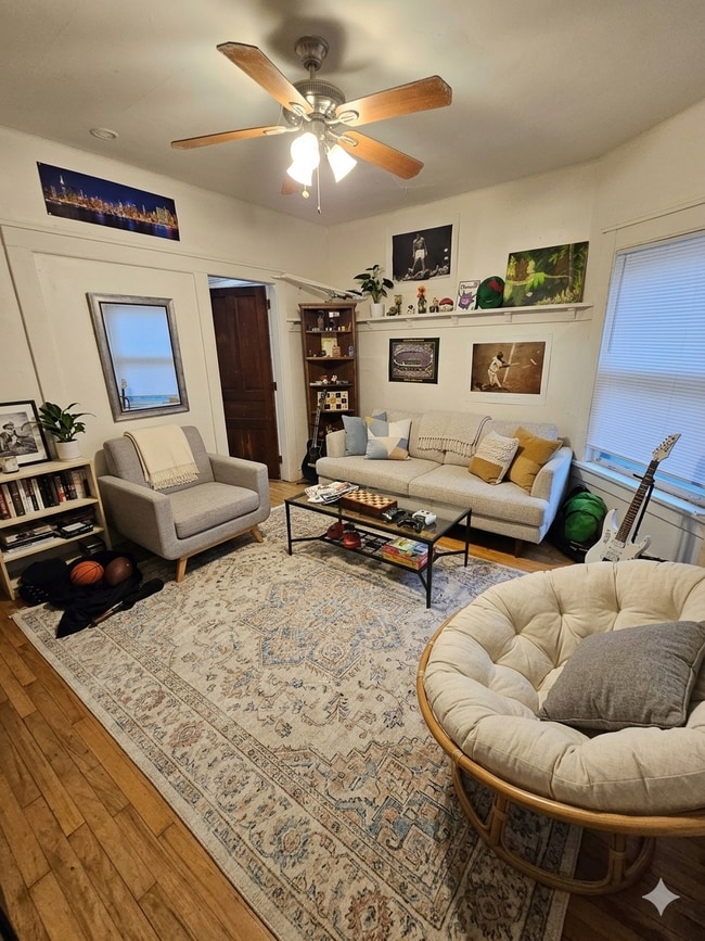 Building Photo - 823 E Johnson St