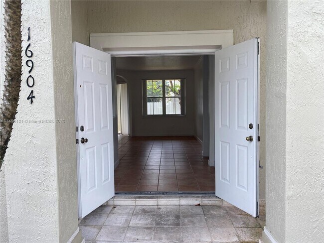 Foto del edificio - 16904 SW 35th St