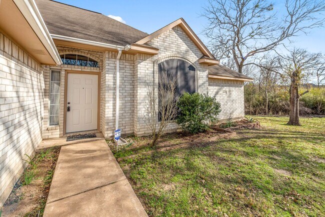 Foto del edificio - FALL 2024 PRE-LEASE 4bed/2bath House Close...