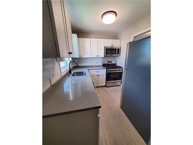 Building Photo - 1408 Lake St NE