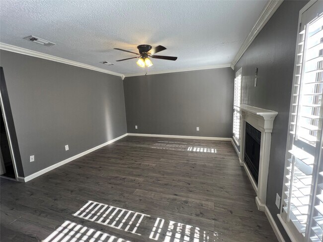 Foto del edificio - 6700 Richardson Rd