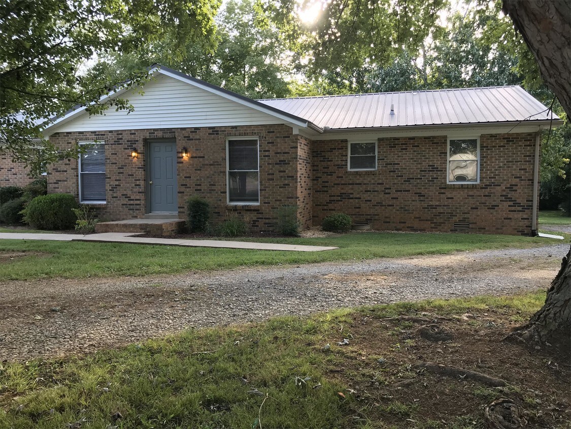 Primary Photo - 2560 Dixon Ct