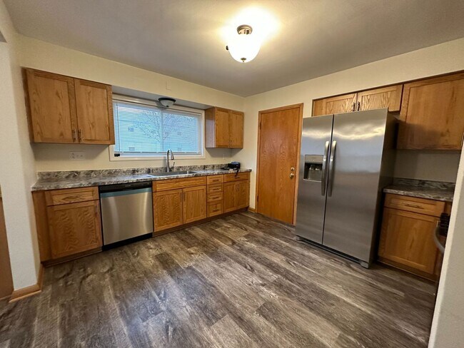 Building Photo - 6301 W Lakefield Dr