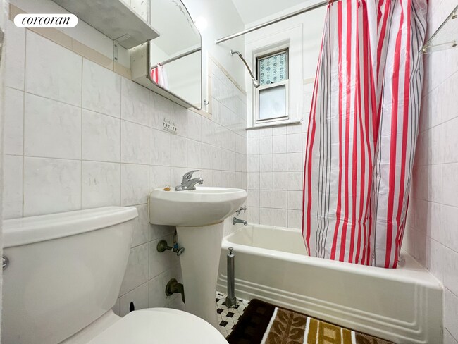 Foto del edificio - 48-31 45th St