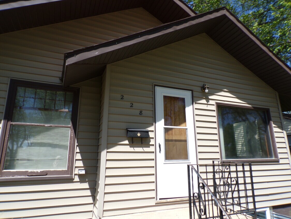 228 7th St W, Brookings, SD 57006 House Rental in Brookings, SD