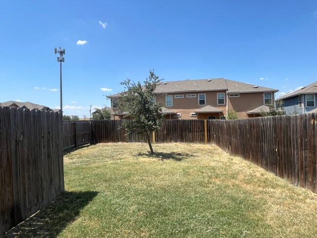 Foto del edificio - 7003 Donovan Wy