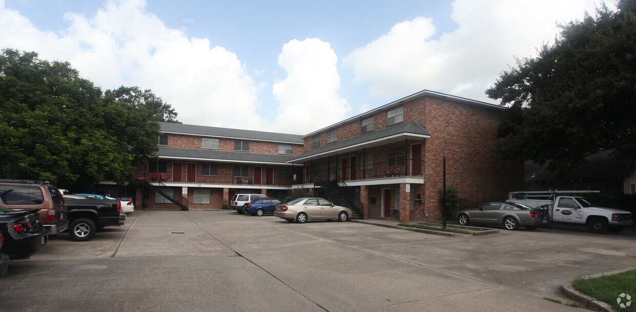 Foto principal - 208 General Gardner Ave