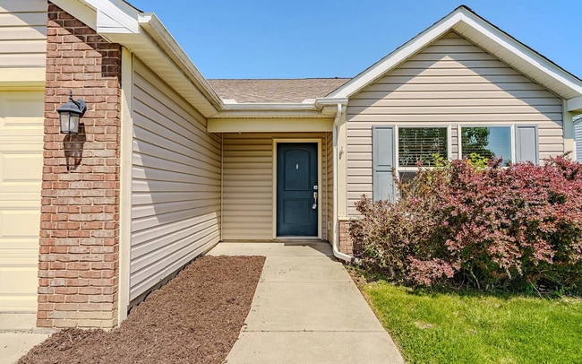 Building Photo - 2403 Cushing Dr