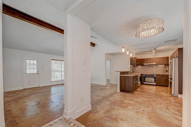 Building Photo - 311 Baycrest Dr