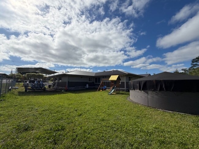 Building Photo - Beautiful & spacious 3 bedroom, 2 bathroom home in Ainaloa Subdivision.