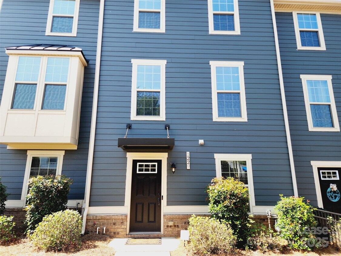 Foto principal - 1229 Queen Lyon Ct