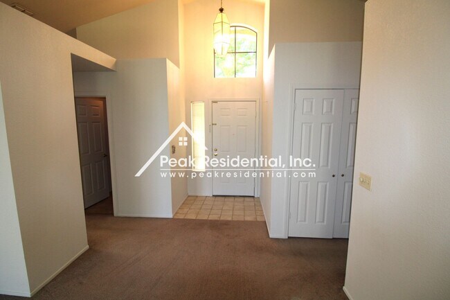 Foto del edificio - Spacious 3bd/2ba Elk Grove Home with 2 Car Garage