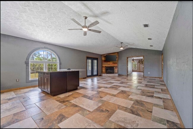 Building Photo - Spacious 3BR House in Panama City