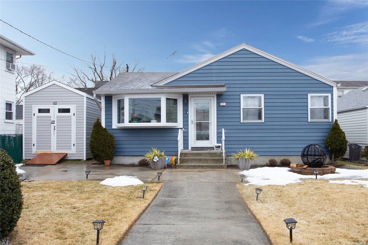 1321 E St, Elmont, NY 11003 House Rental in Elmont, NY