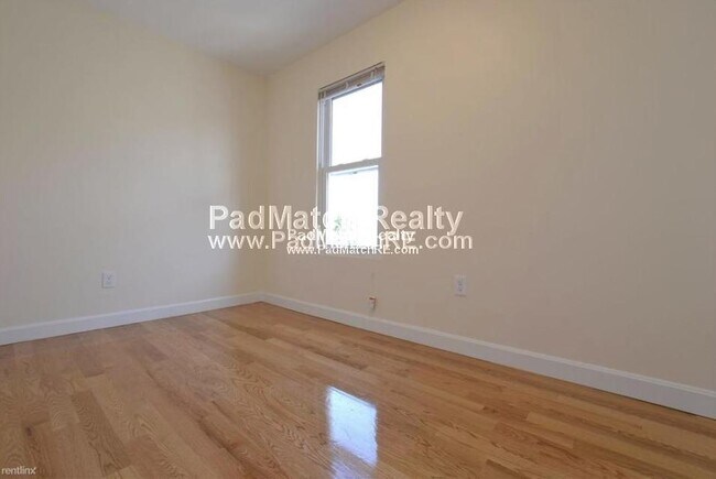 Building Photo - 23 Weitz St