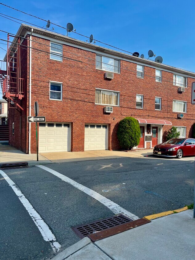 376 Henry St, Fairview, NJ 07022 Apartments in Fairview, NJ