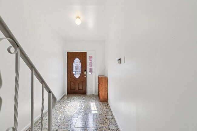 Building Photo - 3379 Frederick St