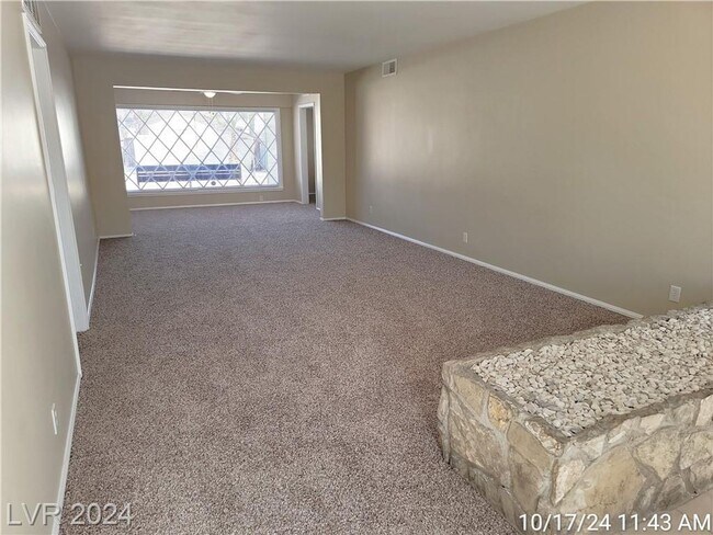 Building Photo - Conveniently located just minutes from the...