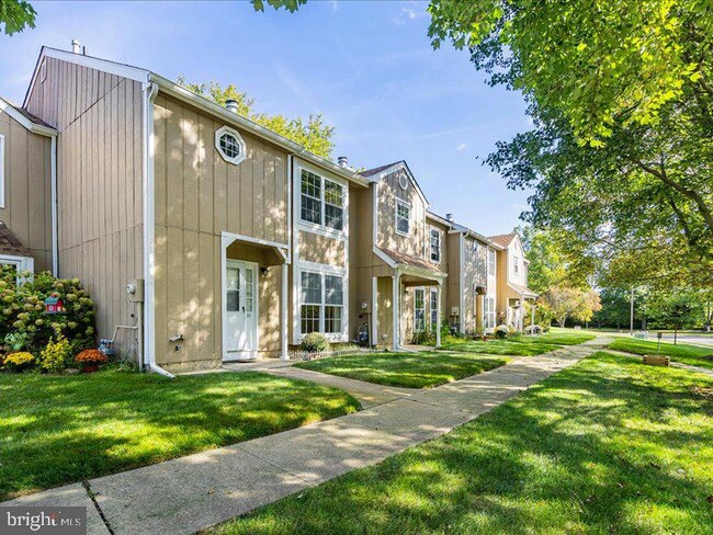 Building Photo - 18 Pond View Dr