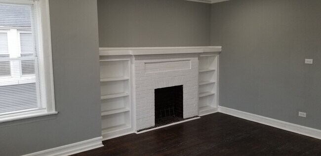 Building Photo - 8023 S Ingleside Ave